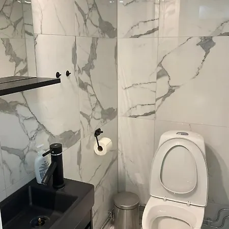 Homestay I Lyxig Laegenhet Naera Emporia *
