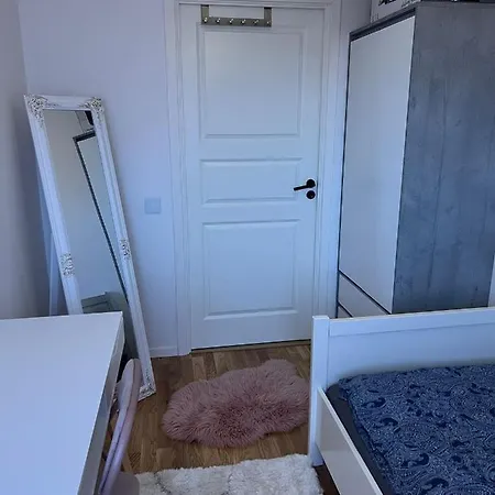 Homestay I Lyxig Laegenhet Naera Emporia